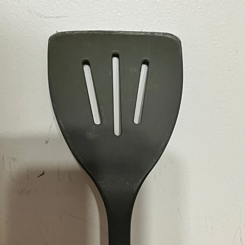 EKCO Black Nylon Slotted Spatula Turner with Ergonomic Grip Handle‎